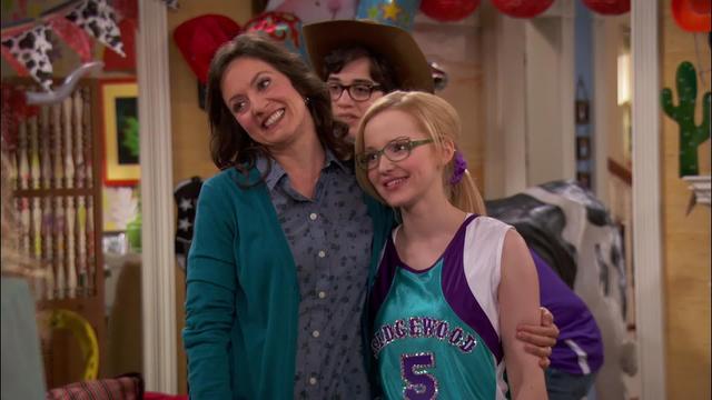 Imagen Liv y  Maddie 1x9